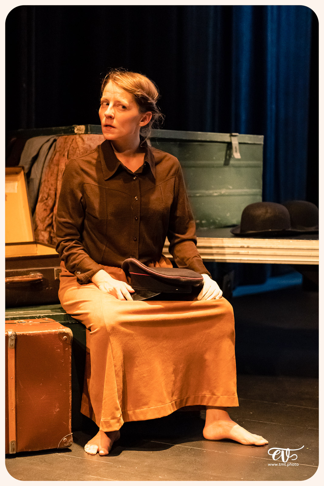 LA MESNIE H. - UN JOUR D'ÉTÉ